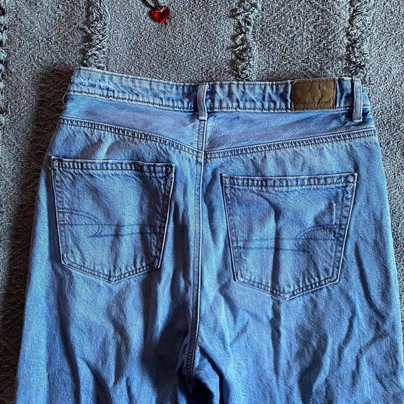 AE V-RISE MOM JEAN - Picture 3 of 3